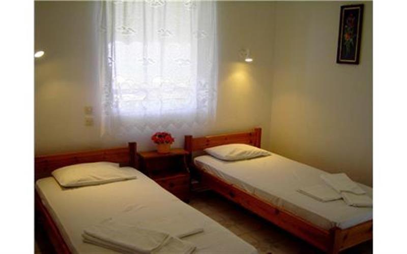 Meltemi And Apartment Finikounta
