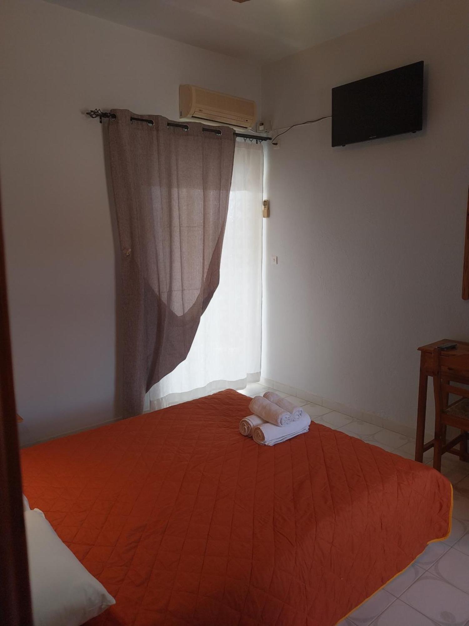Meltemi And Apartment Finikounta