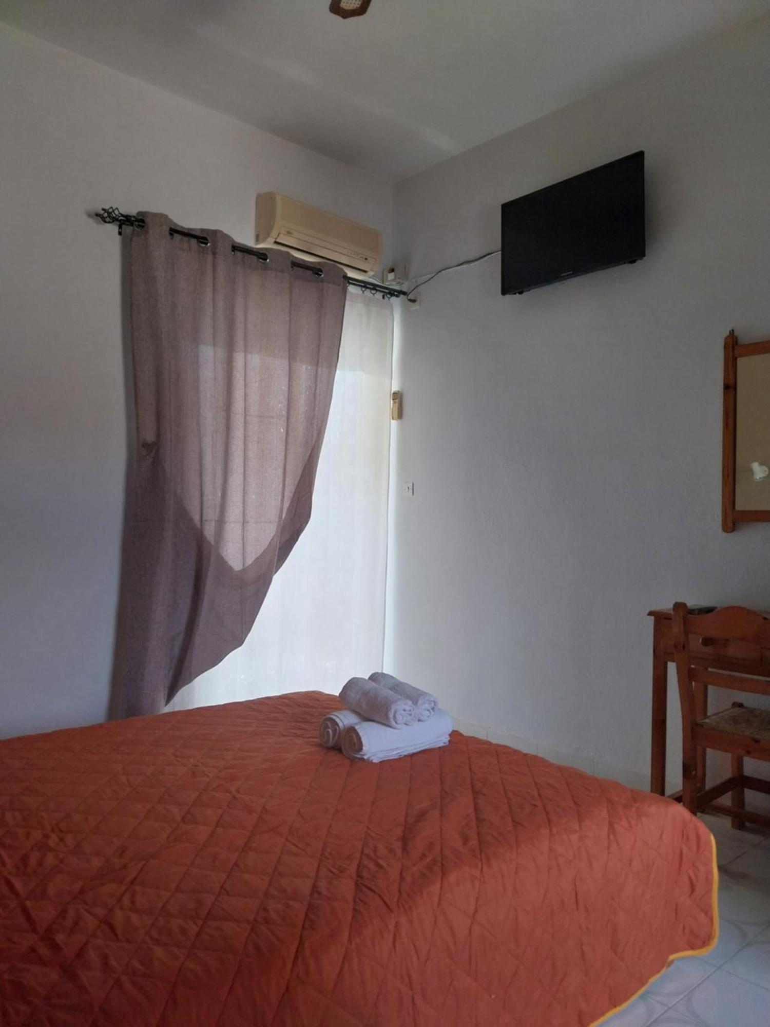 Meltemi And Apartment Finikounta