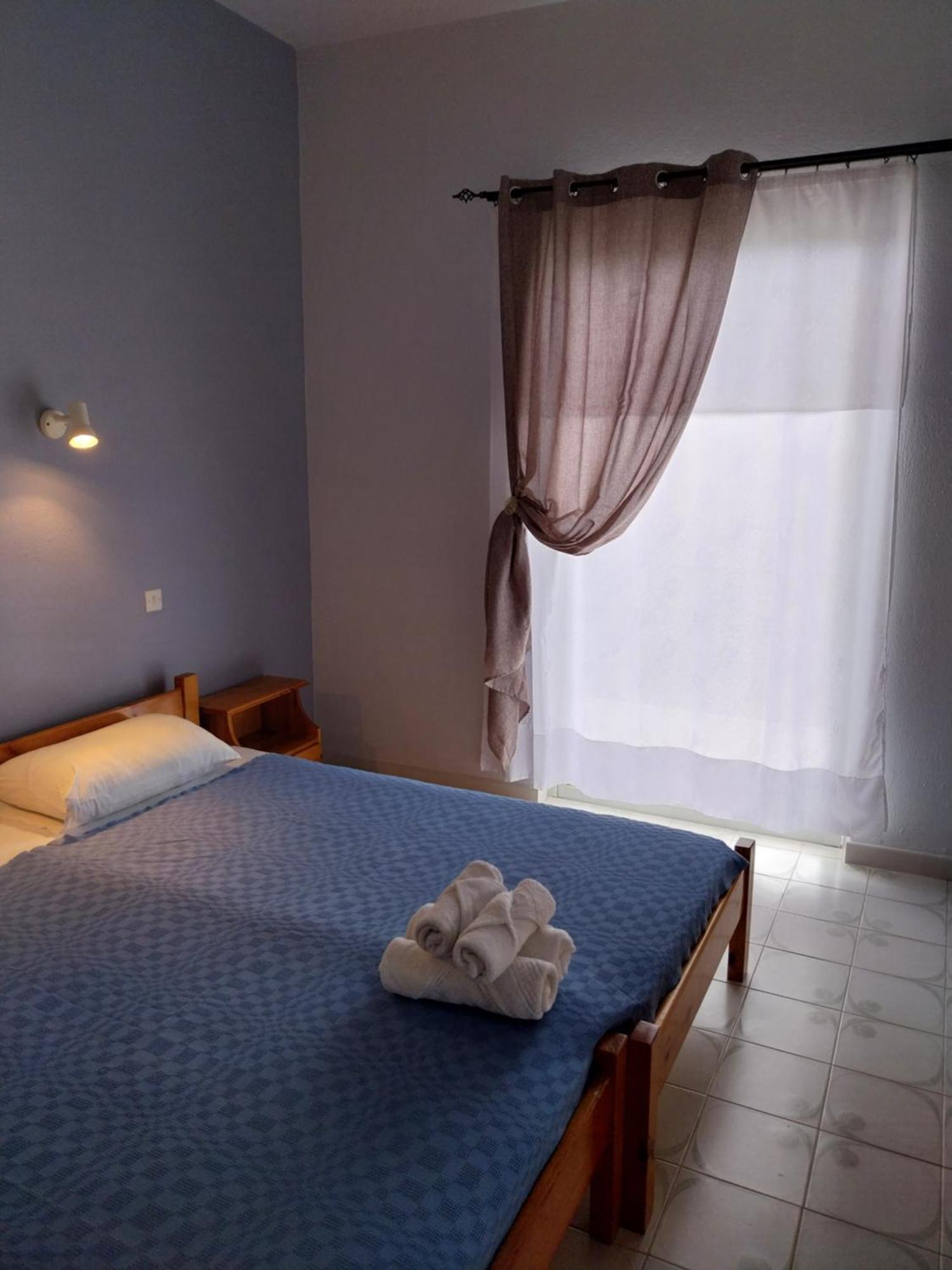 Meltemi And Apartment Finikounta
