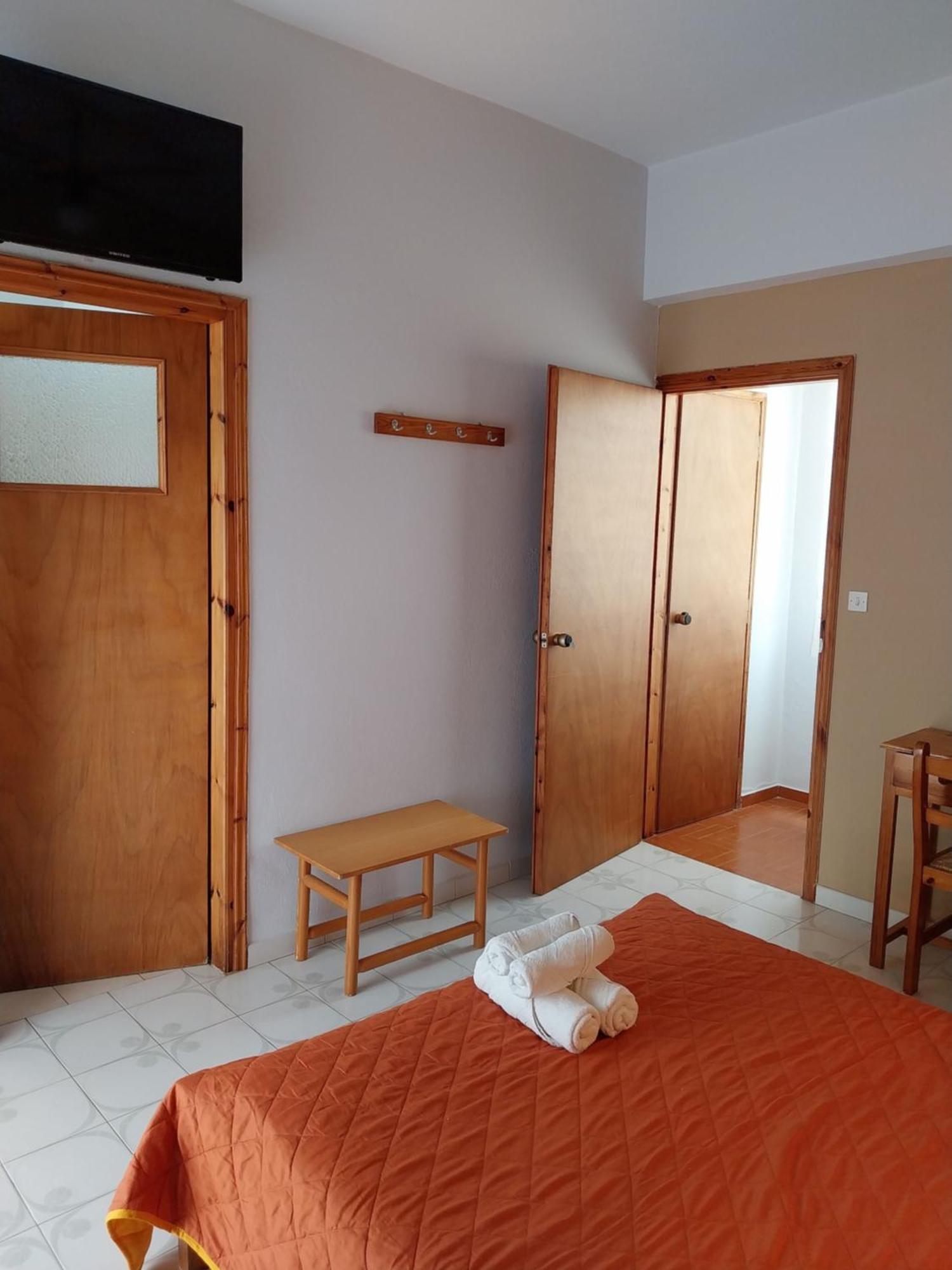 Meltemi And Apartment Finikounta