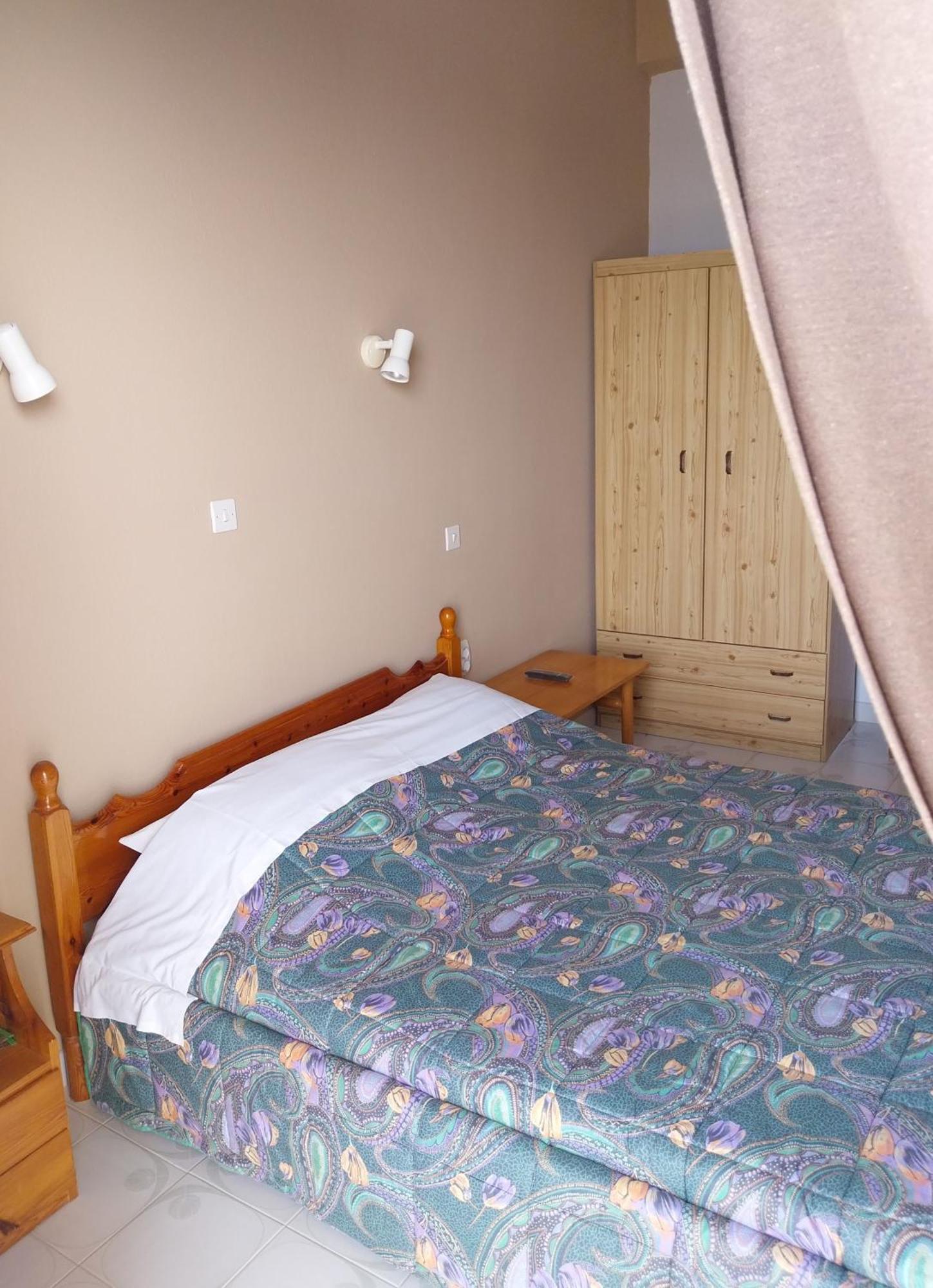 Meltemi And Apartmán Finikounda